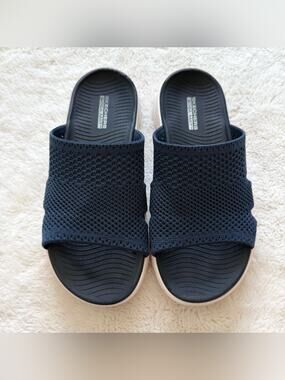 Skechers women blue navy sandals size 8 US